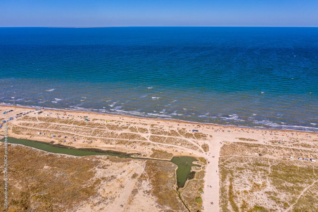 Пляж и Азовское море в Счастливцево
